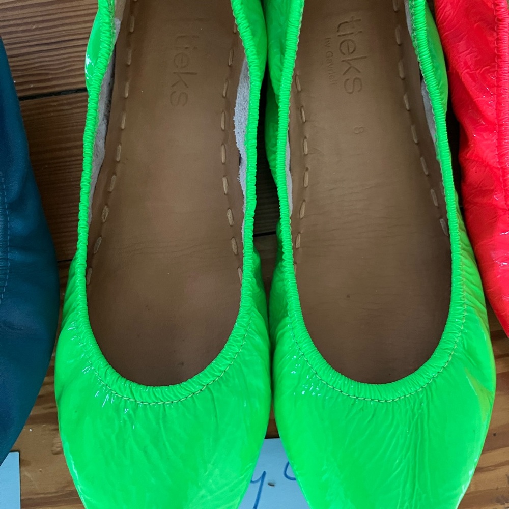 Galactic Green Neon Tieks Size 8 excellent condition
